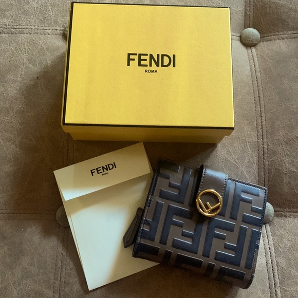 Fendi FF Wallet . - Picture 1 of 11